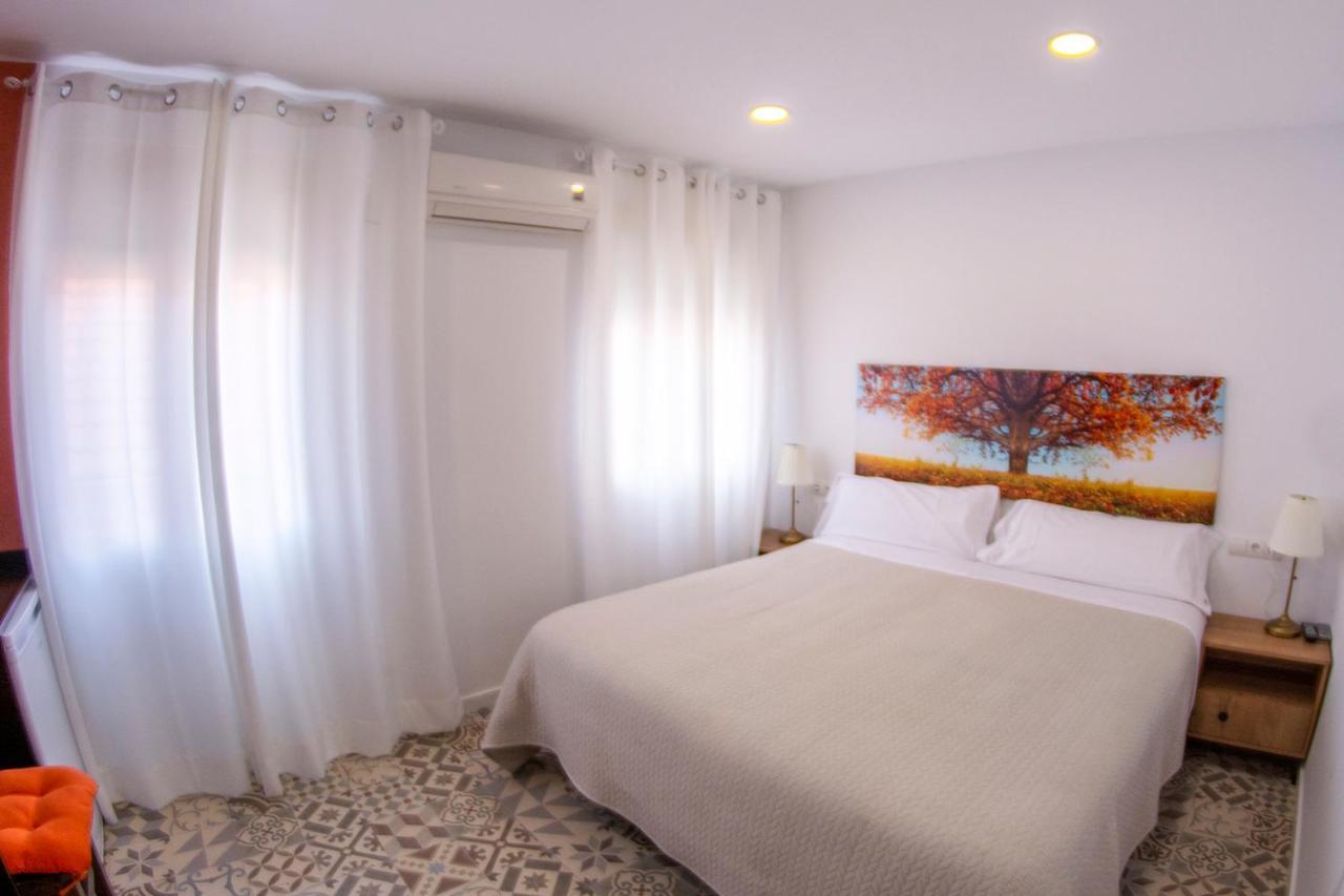 Double or Twin Room Private Bathroom