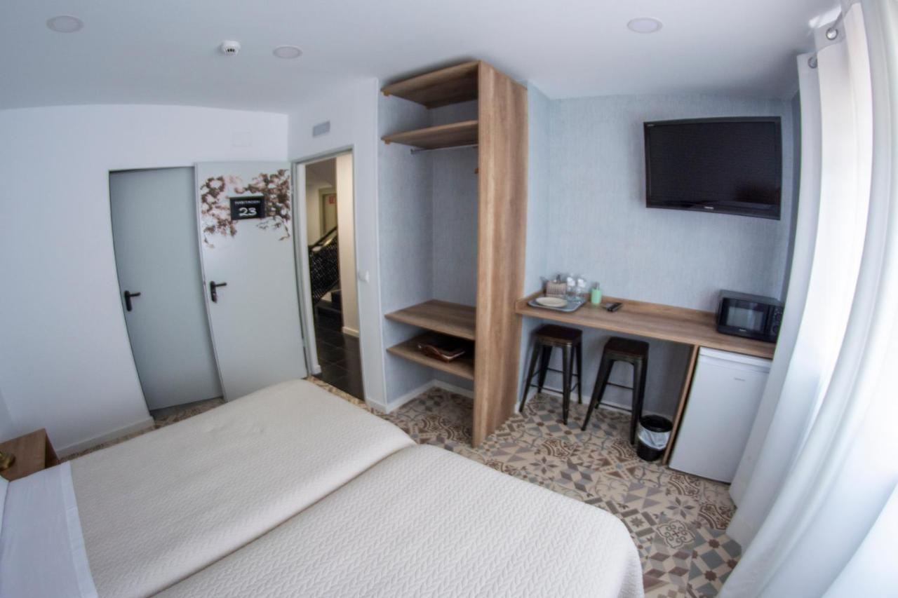 Double or Twin Room Private Bathroom