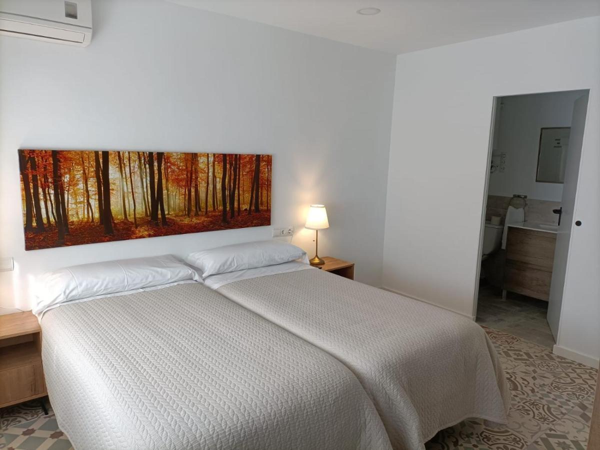 Double or Twin Room Private Bathroom